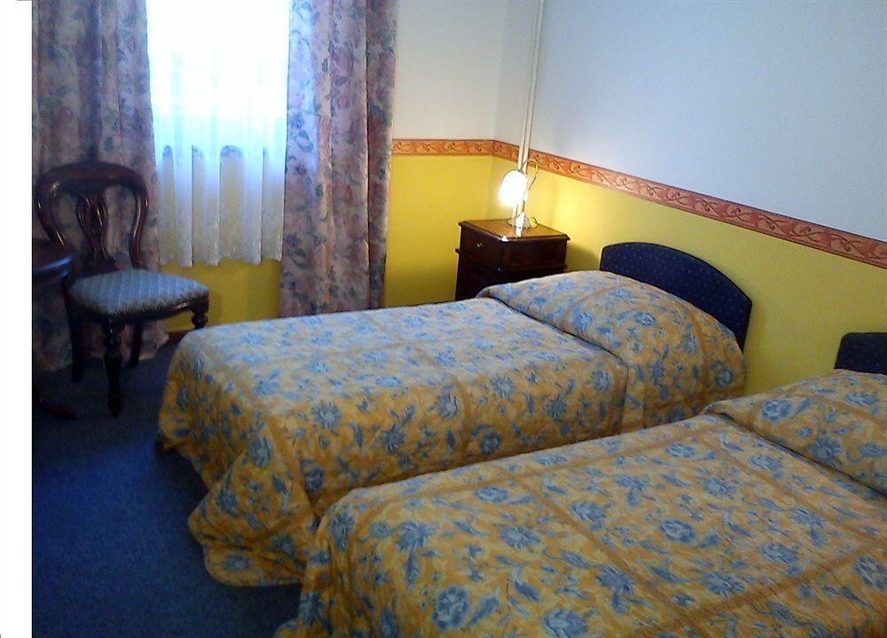 Nr 100 Szentendre Hotel Panzio Szolgaltatasok Exteriör bild